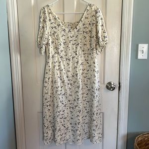 Old Navy Cream Dress with black/gray flowers, Size Large Petite